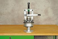 Ściągacz 2-ramienny uniwersalny z zaciskiem bocznym KUKKO 204-2 - 2