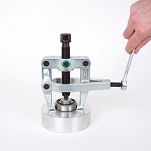 Ściągacz 2-ramienny łożysk „Cobra” z pazurami rozdzielającymi i zaciskiem bocznym KUKKO 204-0 - 2