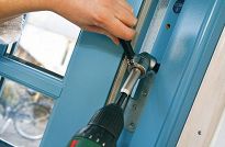 Wysokowydajny wkrętak śrubokręt kątowy z uchwytem szybkiej wymiany bitów 1/4