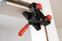 Przyrząd przytrzymujący narożnikowy do montażu ościeżnic drzwi BESSEY WTR - 2