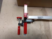 Przyrząd ustalający do montażu ościeżnic drzwi BESSEY TU - 3