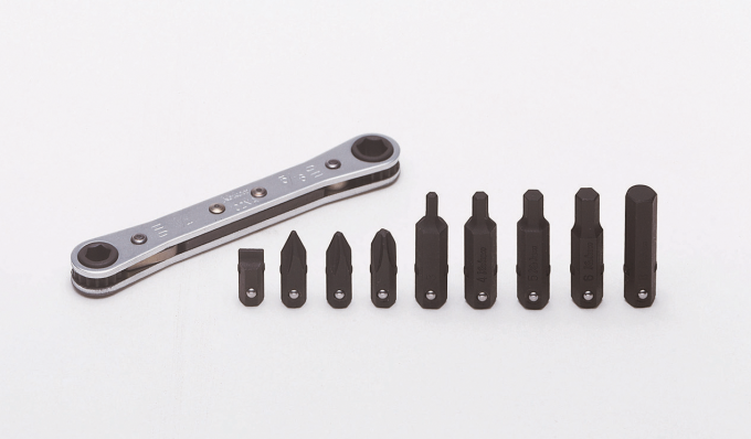 Zestaw klucz oczkowy +bity 1/4