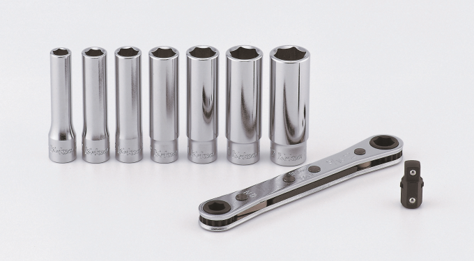 Zestaw klucz oczkowy + nasadki 1/4