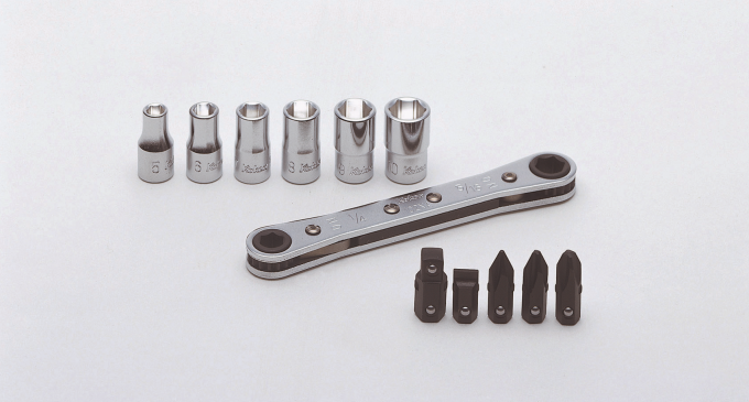 Zestaw klucz oczkowy +bity, nasadki 1/4