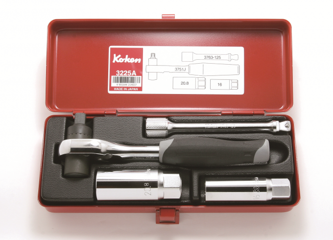 Zestaw z grzechotką do świec zapłonowych 3/8