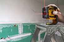 Samoniwelujacy laser krzyzowy i pionujący LAX300 +Teleskopowa podpora lasera  Stabila nr kat 18482 - 5