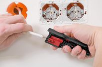  Narzędzie do zdejmowania izolacji i montażu do kabli koncentrycznych z wtykiem F WIHA 44241  - 6