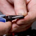 Szczypce chwytające precyzyjne dla elektroników KNIPEX 34 22 130 - 3
